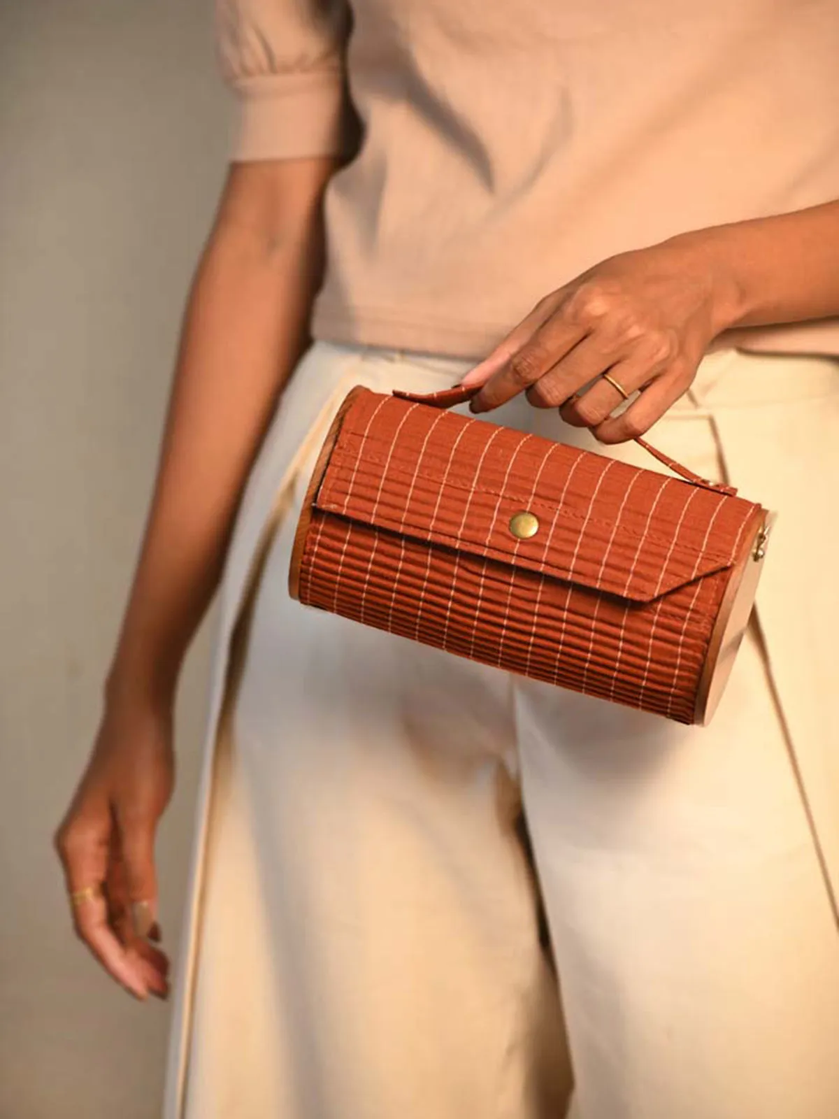Earthen Sand Round Clutch